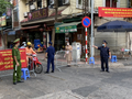 Chốt kiểm soát dịch COVID-19 ở phố Hoè Nhai (Ảnh - UBND Q. Ba Đình) 