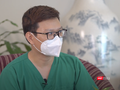BS. Ngô Đức Hùng - Trung tâm cấp cứu A9, Bệnh viện Bạch Mai (Ảnh - Minh Thuý cắt từ clip) 
