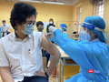 Học sinh tiêm vaccine COVID-19 (Ảnh - Quang Hùng) 