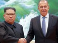 Ông Kim Jong-un và Sergei Lavrov.