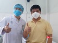 Bệnh nhân Li Zichao (28 tuổi, người Trung Quốc) bị dương tính với virus Corona mới được xuất viện. Ảnh: Nguyễn Trăm