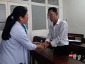 Người đàn ông may mắn thoát chết sau khi bị mắc xương gà ở trung thất. Ảnh: Nguyễn Trăm
