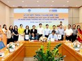 TS Ngô Thu Hà - Tổng Giám đốc SHB và GS.TS Phạm Hồng Chương - Hiệu trưởng Trường Đại học Kinh Tế Quốc Dân đại diện hai đơn vị ký kết thỏa thuận hợp tác