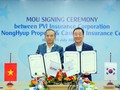 Ông Dương Thanh Francois - Chủ tịch HĐTV Bảo hiểm PVI và ông Choi Mun Seob - Tổng Giám đốc Bảo hiểm NH P&C ký kết thỏa thuận hợp tác