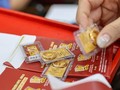Giá vàng trong nước không có biến động lớn, trong khi giá vàng thế giới tiếp tục giảm.