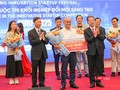 Bí thư Thành uỷ Đà Nẵng Nguyễn Văn Quảng và Thứ trưởng Bộ KH&CN Hoàng Minh trao Giải Nhất cuộc thi Khởi nghiệp đổi mới sáng tạo Đà Nẵng 2025.