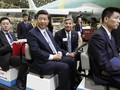 Chủ tịch Trung Quốc Tập Cận Bình (giữa) thăm nhà máy lắp ráp máy bay Boeing ở Everett, Mỹ, ngày 23/9 - Ảnh: Getty/Bloomberg.