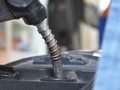 Giá xăng nhập về Việt Nam giảm hơn 40%