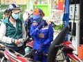 Giá dầu thế giới thời gian qua giảm sâu nhưng xăng trong nước giảm nhẹ 178 đồng/lít.