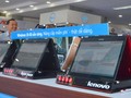  Máy tính Lenovo tràn ngập thị trường Ảnh: Tấn Thạnh