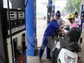 Vụ vênh thuế xăng dầu: Thu hồi khoản chênh lệch để trả cho người dân?