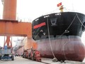 Công ty Đóng tàu Hạ Long bàn giao một tàu hàng đã đóng xong. (Ảnh: Văn Đức/TTXVN)