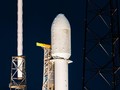 Tên lửa của SpaceX đang chuẩn bị được phóng (Ảnh: Arstechnica)