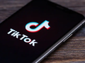 TikTok sắp giới thiệu tùy chọn nội dung chỉ dành cho những người dùng trên 18+ (Ảnh: Gizmodo)