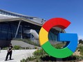 Nhân viên Google biểu tình phản đối việc sa thải, giảm lương (Ảnh: SCMP)