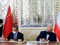 Bộ trưởng Ngoại giao Iran Zavad Zarif (phải) và Bộ trưởng Ngoại giao Trung Quốc Vương Nghị (trái) kỷ Thỏa thuận chiến lược Iran-Trung Quốc ngày 27/3/2021 tại Tehran (Ảnh: TASS)