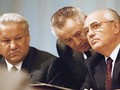 Mikhail Gorbachev (phải) và Boris Yeltsin (trái)-2 nhân vật đóng vai trò tối quan trọng trong sự kiện Liên Xô sụp đổ (Ảnh: Sputnik)