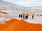 “Ngỡ ngàng” tuyết phủ trắng trên sa mạc Sahara “Ngỡ ngàng” tuyết phủ trắng trên sa mạc Sahara