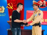 TP.HCM sắp triển khai 8 dự án giao thông trọng điểm nhằm tháo gỡ nhiều vấn đề ảnh 5 CSGT Hà Nội trao trả 12,5 triệu đồng và toàn bộ giấy tờ tùy thân cho người đánh rơi