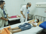 Hà Nội: 4 học sinh tiểu học nhập viện sau bữa ăn trưa ở trường 