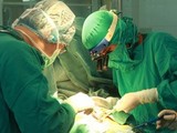 Kỹ thuật hiện đại giúp cứu sống bệnh nhân bị vỡ eo động mạch chủ