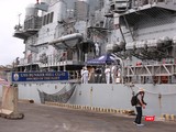 “Đột nhập” tuần dương hạm USS Bunker Hill vừa cập cảng Đà Nẵng