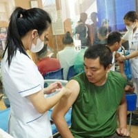 Làm gì để ngăn nguy cơ tử vong từ những mầm bệnh vùng lũ?