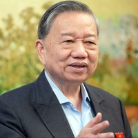 Nhà báo