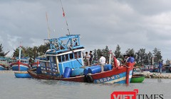 Lai dắt tàu cá bị nạn ở Trường Sa về đảo Lý Sơn
