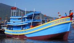 Sau nhiều ngày tìm kiếm, tối ngày 2/6, một trong hai ngư dân bị mất tích trong vụ tàu cá vỏ gỗ lớn nhất miền Trung-ĐNa 90604TS bị lật chìm tại khu vực biển Thanh Hóa đã được tìm thấy.