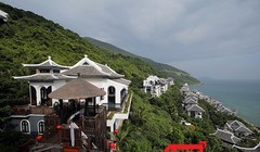InterContinental Danang Sun Peninsula Resort đạt danh hiệu "Khách sạn 5 sao hàng đầu Việt Nam" do Tổng Cục du lịch và Hiệp hội Du lịch Việt Nam trao tặng