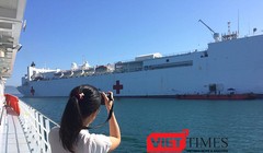 USNS Mercy (T-AH19) sở hữu 1.000 giường bệnh, 12 phòng mổ tiêu chuẩn kỹ thuật cao cùng trang thiết bị của một "siêu bệnh viện" trên biển của Hải quân Mỹ.