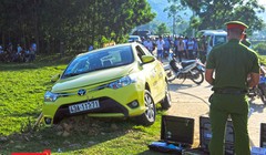 Lực lượng cảnh sát điều tra đang khám nghiệm hiện trường vụ án