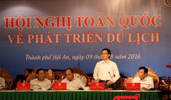 Sáng 9/8, tại Hội An, Thủ tướng Chính phủ Nguyễn Xuân Phúc chủ trì Hội nghị toàn quốc về phát triển du lịch với sự tham dự của lãnh đạo các bộ ngành trung ường và các địa phương nhằm tìm hướng phát triển du lịch trong giai đoạn mới.