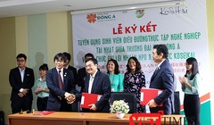 Sáng 17/10, tại Đại học Đông Á đã ký kết thỏa thuận với 2 Tổ chức phi lợi nhuận của Nhật Bản đưa 18 sinh viên chuyên ngành điều dưỡng đầu tiên đi Nhật Bản thực tập.