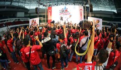 Sáng 22/10, Cuộc thi Canon Marathon lần đầu tiên được tổ chức ở Đà Nẵng chính thức diễn ra tại Cung thể thao Tiên Sơn với sự tham dự của gần 2.000 người.