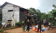 Lực lượng công an khám nghiệm hiện trường tại nhà bị can Đặng Văn Hiến.