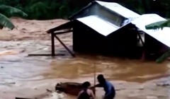 Mặc dù sự cố đã xảy ra hơn 1,5 tháng qua, chính quyền địa phương tổ chức nhiều lần kê khai tài sản. Nhưng đến nay, người dân bị thiệt hại vẫn sống cảnh vất vưởng, ở nhờ chờ tiền đền bù.