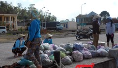  Lý Sơn bị cô lập dài ngày khiến hàng hóa không chuyển được ra đảo nên nguồn thực phẩm có nguy cơ bị cạn kiệt