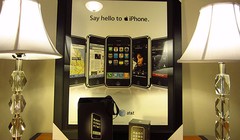 những thiết bị đời đầu luôn được fan công nghệ "quả táo" săn đón để bổ sung vào bộ sưu tập của riêng họ, ngay cả khi chúng đã trở nên quá lỗi thời và iPhone cũng không phải là ngoại lệ.