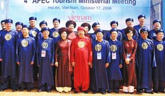 Tỉnh Quảng Nam sẽ là địa phương đăng cai “Hội nghị Bộ trưởng Tài chính APEC" và  Chương trình tham quan dành cho phu nhân/phu quân của người đứng đầu 21 nền kinh tế APEC, cùng các đại biểu tham dự Tuần lễ cấp cao APEC 2017