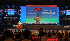 Sáng 31/12, tại Cung thể thao Tiên Sơn, Thành ủy, HĐND, UBND, UBMTTQVN TP Đà Nẵng tổ chức Lễ Mitting kỷ niệm 20 năm TP Đà Nẵng trực thuộc Trung ương (1/1/1997-1/1/2017).