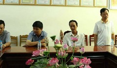 Các đối tượng liên quan đến vụ án Thanh tra giao thông TP Cần Thơ "Đưa và nhận hối lộ" nhận tống đạt quyết định khởi tố và bắt tạm giam (Ảnh: C.A)