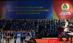 Sáng 22/4, tại Cung thể thao Tiên Sơn (Đà Nẵng), Thủ tướng Chính phủ Nguyễn Xuân Phúc đã có buổi đối thoại trực tiếp với khoảng 2.000 công nhân, người lao động thuộc các khu công nghiệp, khu chế xuất trên địa bàn vùng kinh tế trọng điểm miền Trung đến từ 