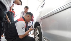 Các lái xe sẽ được trải nghiệm cùng các kỹ thuật viên trong các bước chăm sóc xe, tháo lắp và lốp bằng các bài thực hành kỹ năng thực tế