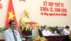 Ông Huỳnh Đức Thơ, Chủ tịch UBND TP Đà Nẵng phát biểu tiếp thu ý kiến các đại biểu HĐND diễn ra sáng 7/7.