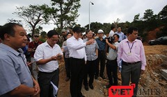 Ông Huỳnh Đức Thơ, Chủ tịch UBND TP Đà Nẵng và các cơ quan chức năng đi kiểm tra dự án Khu du lịch Biển Tiên Sa băm nát rừng Sơn Trà