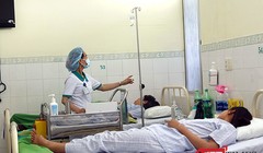 Du khách người Lào bị ngộ độc thực phẩm  đang được điều trị tại Bệnh viện Hoàn Mỹ Đà Nẵng