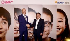 Công ty bảo hiểm nhân thọ AIA Việt Nam và Ngân hàng Đông Á vừa chính thức bắt tay hợp tác nhằm mang lại dịch vụ tài chính ưu việt cho khách hàng Việt Nam.