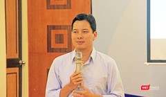 Ông Lê Quang Tự Do, Phó cục trưởng cục PTTH&TTĐT trình bày về các thông tư mới của Bộ trên lĩnh vực thông tin điện tử. Ảnh: Hồ Xuân Mai.